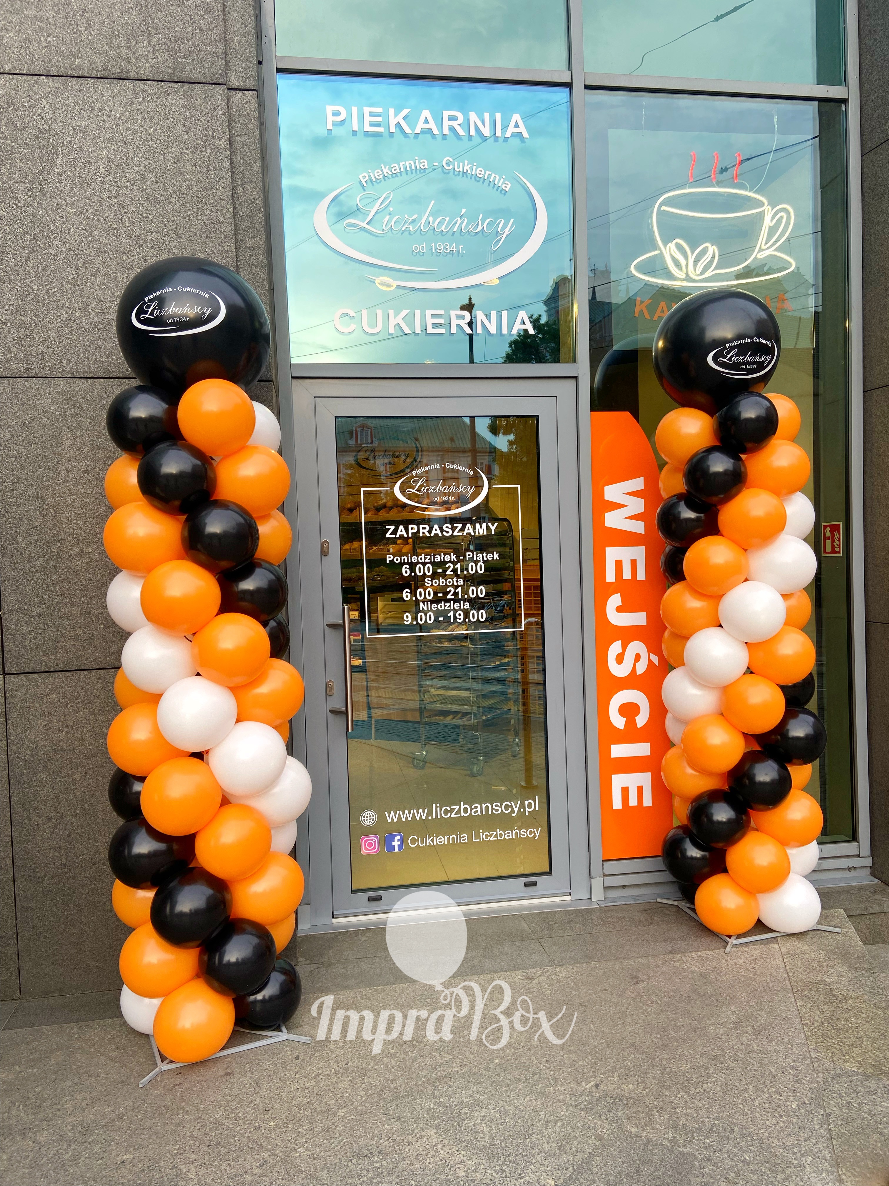 Kolumny_balonowe_z_balonem_brendowanym