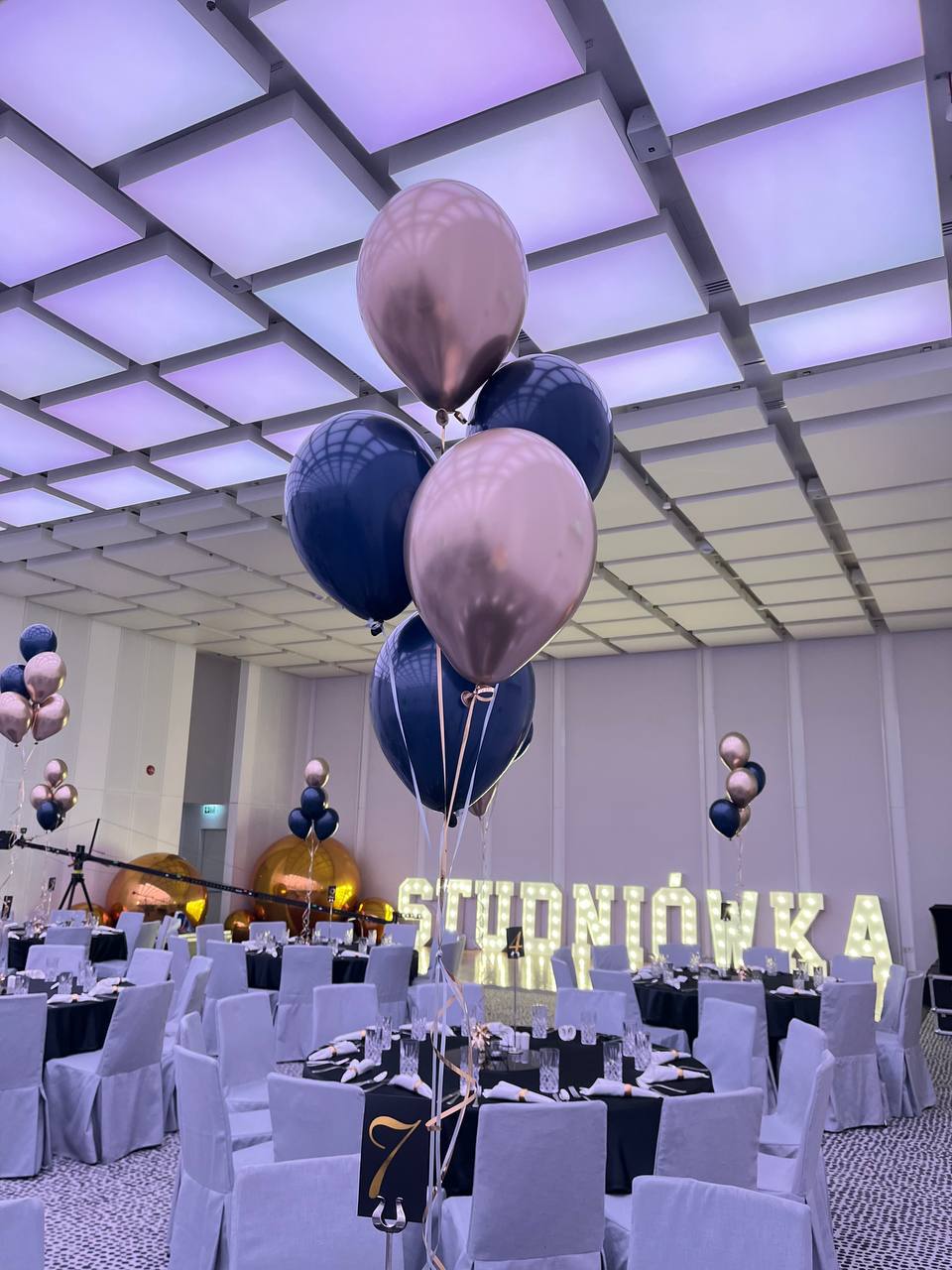Zestawy_balonow_z_helem_na_stoly