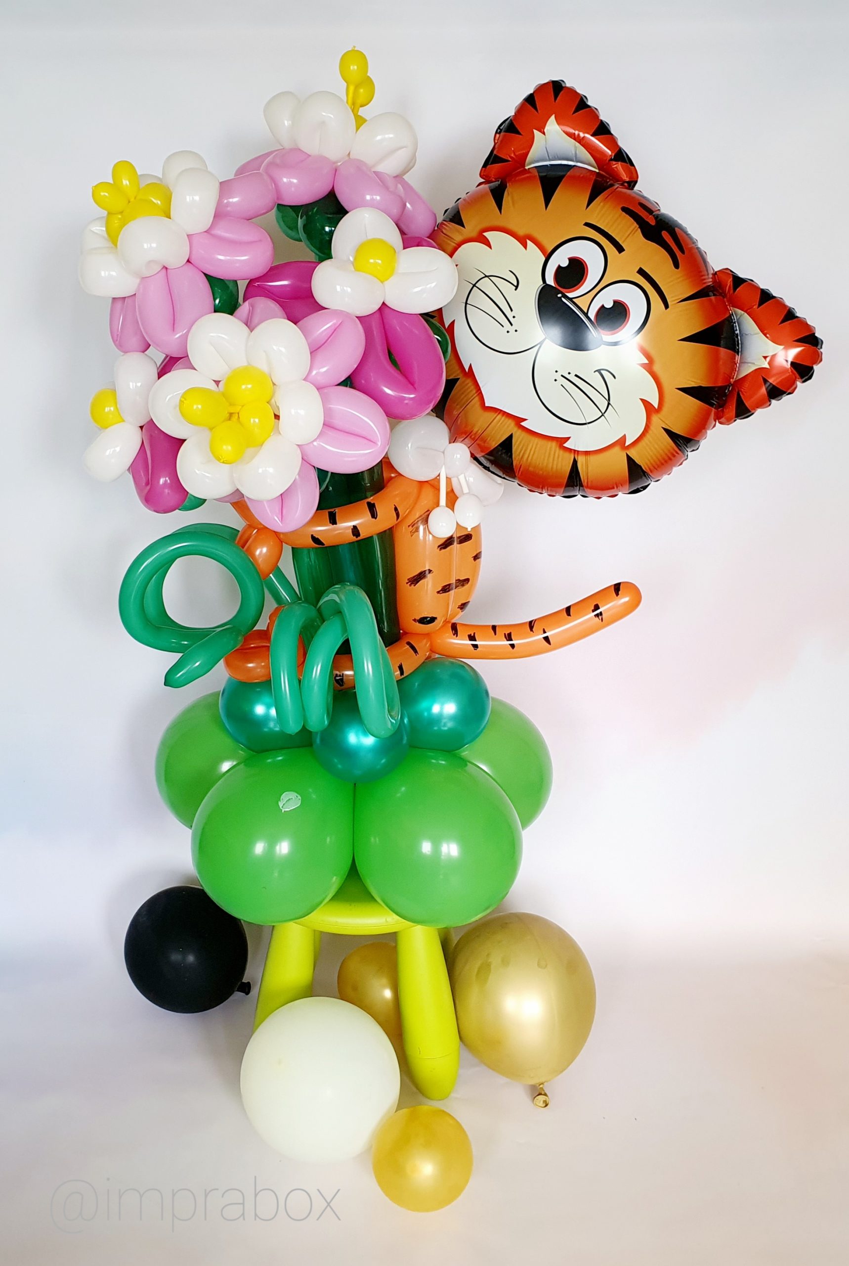 Tygrysek_z_bukietem_kwiatow_-_figura_balonowa